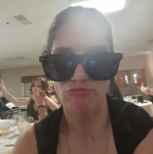 Meet your Posher, Crystal